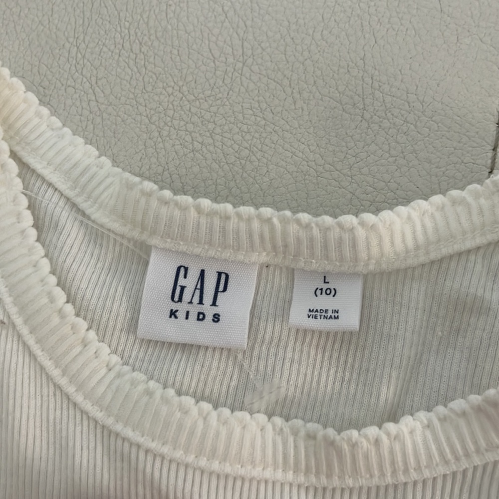 White Top - Picture 3 of 3